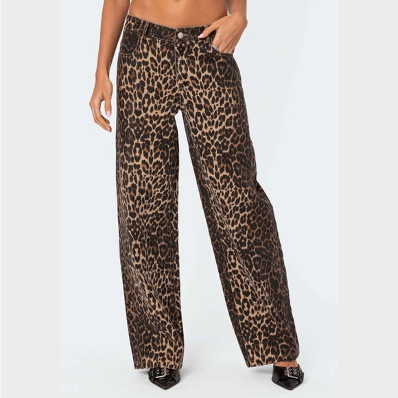 Edikted Low Rise Leopard Jeans - Picture 3 of 8